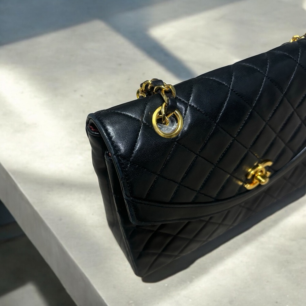 CHANEL Vintage 1986 Classic Quilted Lambskin Flap Bag Black/Red - Picture 4 of 15